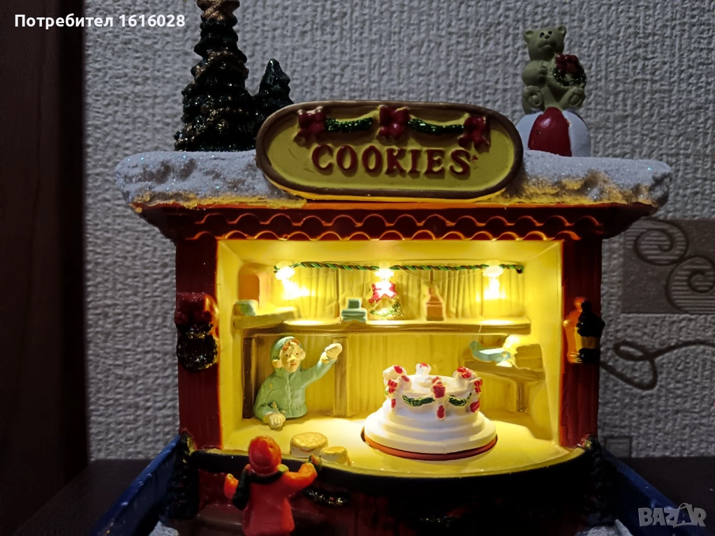 Коледна LED и музикална сцена Магазин за сладкиши с 8 мелодии,светлени и въртяща се торта., снимка 1