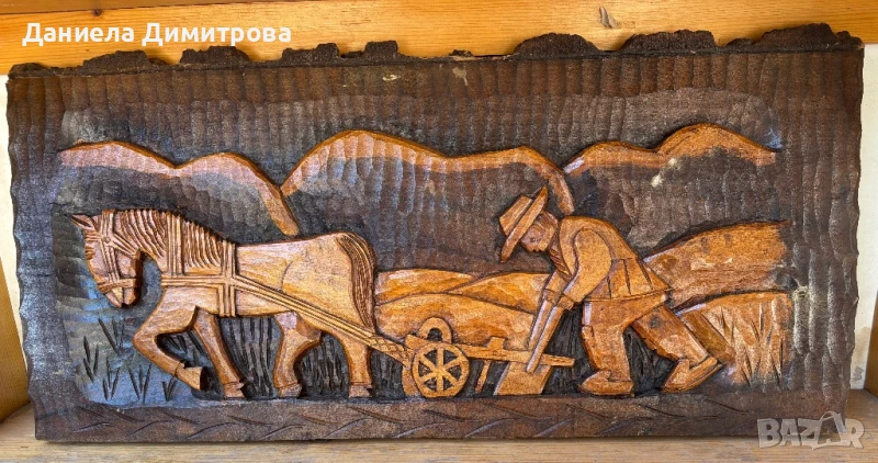 Стенна дърворезба с релефно изображение на мъж с плуг и кон, снимка 1