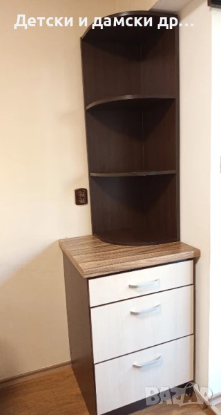 Шкаф с три чекмеджета и надстройка , снимка 1