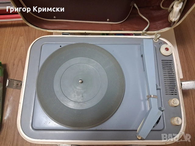 Преносим лампов грамофон-Молодежньiй, снимка 3 - Друга електроника - 53904984