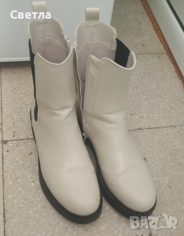 Бели боти 39