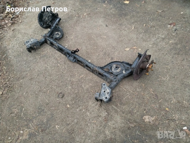 Заден мост с главини и спирачки