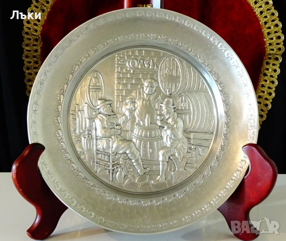 Калаена чиния картина „В избата”на Eduard von Grützner. 