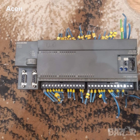 Продавам PLC Комплект Siemens SIMATIC S7-200 състоящ се от: