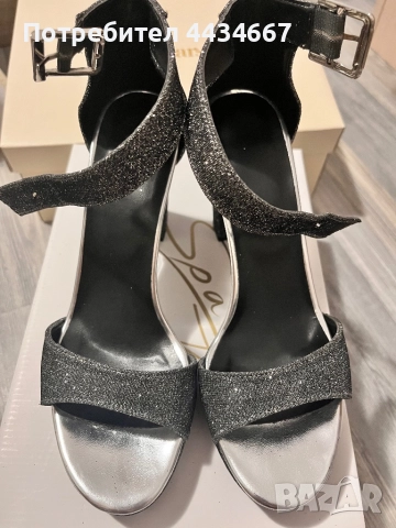 Блестящи токчета