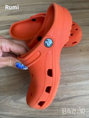 Оригинални оранжеви чехли Crocs ! 33-34 н, снимка 5 - Детски сандали и чехли - 46231013