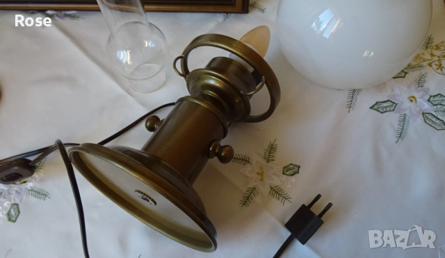 Винтидж настолна,  месингова лампа със стъклен аплик и шише в Рустик стил, снимка 11 - Настолни лампи - 53090323