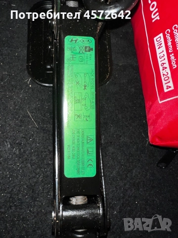 Автомобилен компресор+пяна,аптечка и триъгълник, снимка 11 - Аксесоари и консумативи - 52234745