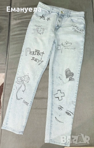 Светло сини дънки с арт рисунки, снимка 4 - Дънки - 54178357