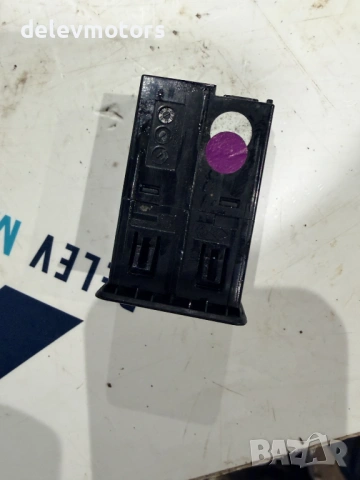 280231389R USB порт от Dacia Duster 1.0 Tce 100 HMMT, 6 ск., двигател H4D480, 2023 г., 4000 км., снимка 4 - Части - 53468871