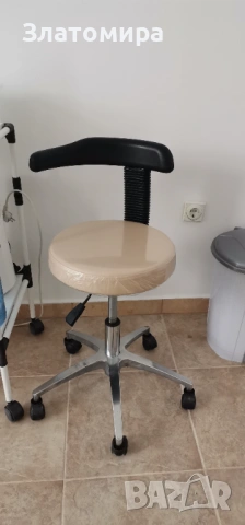 Продавам стоматологичен стол в гаранция вкл. компресор и периферия, снимка 2 - Стоматология - 53163839