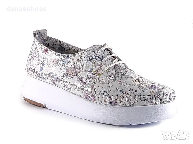 Дамски обувки от естествена кожа на цветя в бяло 