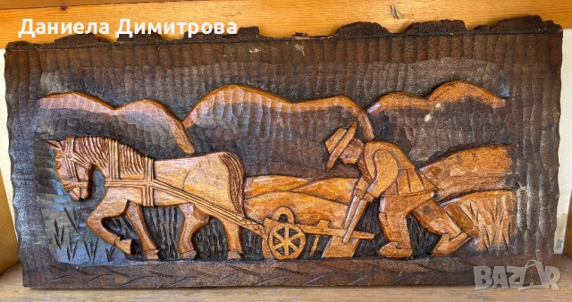 Стенна дърворезба с релефно изображение на мъж с плуг и кон