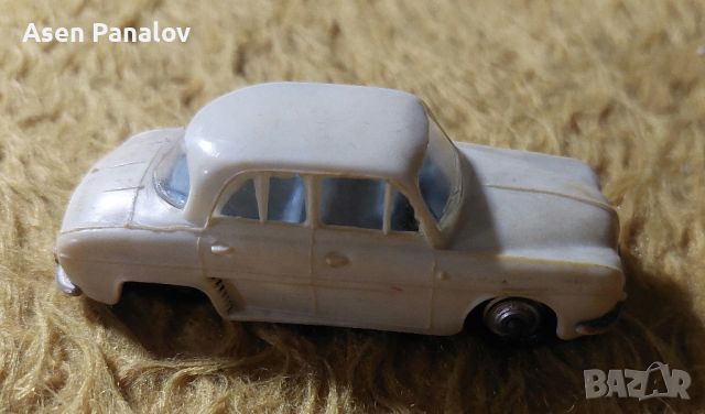 Колекционерски колички Renault Dauphine, снимка 3 - Колекции - 45803794