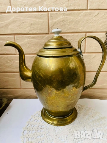 Голям месингов чайник от Англия с порцелан на капака