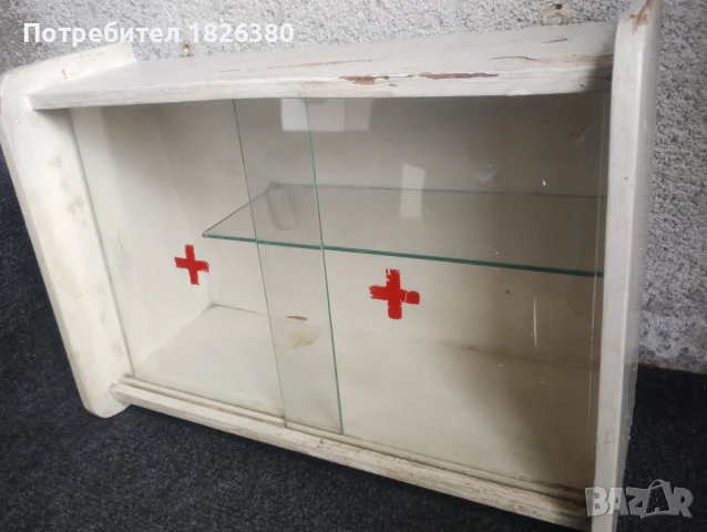 Дървена аптечка за стена, снимка 6 - Антикварни и старинни предмети - 50659753