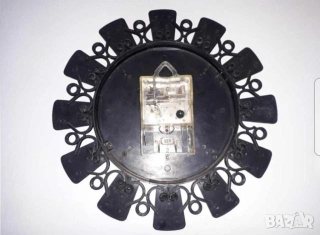 Съветски стенен часовник "Янтарь" (Янтар) 60 те години за ценители и колекционери , снимка 2 - Стенни часовници - 53837171