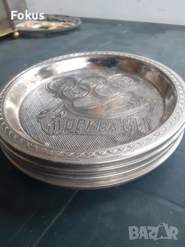 Москва 80 - лот от шест метални колекционерски чинии, снимка 5 - Антикварни и старинни предмети - 53279623