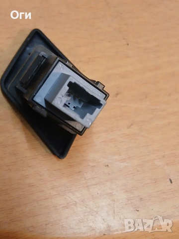 Бутон аварийни светлини за Тойота Ярис 06-12г. 84332-0D020, снимка 2 - Части - 53860967