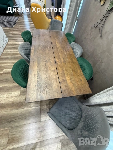 Трапезна маса с осем стола