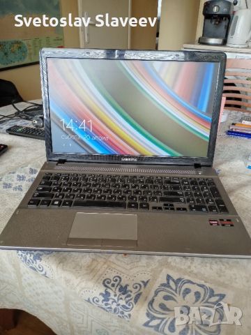 продавам лаптоп Самсунг , снимка 1 - Лаптопи за работа - 45959940