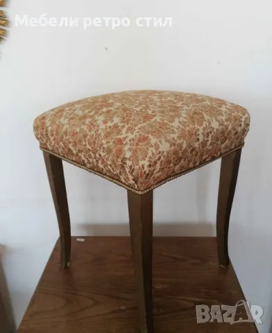 Една прекрасна старинна табуретка, която  е със страхотно красива дамаска. , снимка 4 - Дивани и мека мебел - 49648128