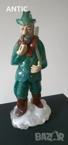 Фигурка на Стъклен Ловец