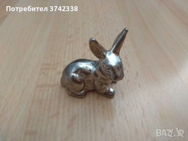 Метална фигура заек