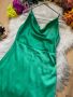 Зелена сатенена рокля с цепка, снимка 2