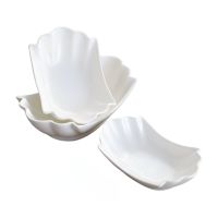 Стилна бяла купа от Аркопал , 23 х 13,5 см, снимка 1 - Други - 45545810