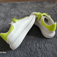 Бели спортни обувки с неон зелено, снимка 6 - Маратонки - 45808345
