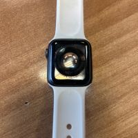 Продавам Apple Watch 4 40mm, снимка 5 - Смарт гривни - 45415482