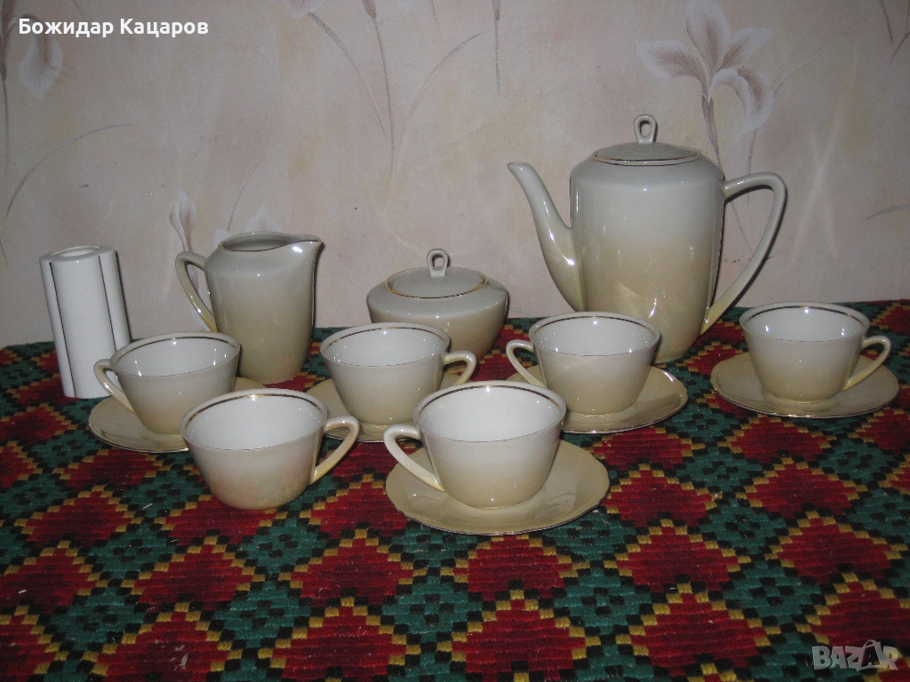 Сервиз за кафе,с перлен ефект, маркиран. Цена 10 Евро. Подарък - вазичка. Пращам по куриер., снимка 1