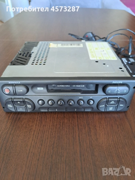 Автомобилен радиоопарат оригинален от лек автовобил "Рено", снимка 1