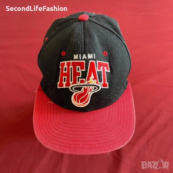 Баскетболна шапка Miami Heat Mitchell & Ness HWC NBA в червено-черно , снимка 1