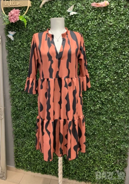   Есенна дамска рокля в актуален десен  , снимка 1