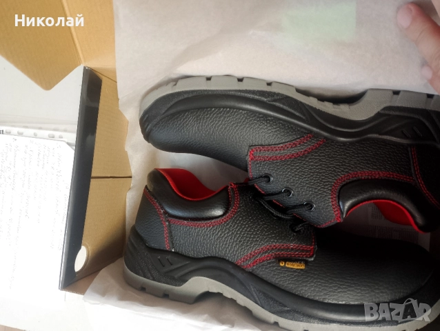Работни обувки с бомбе 43 номер нови!