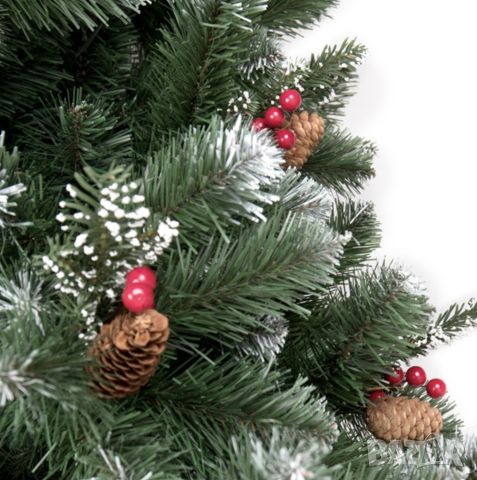 🎄 Изкуствена елха с червен глог и шишарки, снимка 2 - Декорация за дома - 46426682