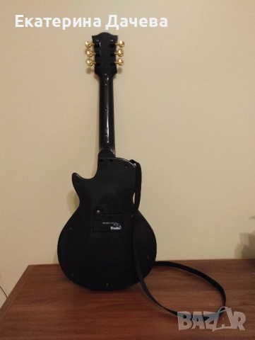 Продавам детска музикална китара със звуци и музика, снимка 2 - Музикални играчки - 51687120