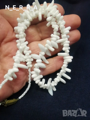 Винтидж гердан от бял корал, снимка 2 - Колиета, медальони, синджири - 53648915