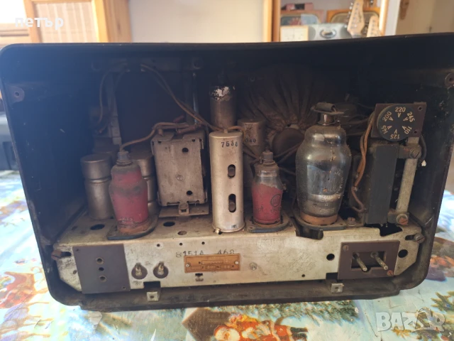 Старо бакелитено радио, снимка 8 - Антикварни и старинни предмети - 50917596