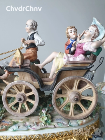 Capodimonte скулптура 45см/Каподимонте стара голяма порцеланова фигура-композиция/карета-любовници, снимка 5 - Статуетки - 52571683