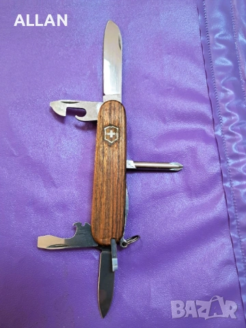 Продавам джобен сгъваем нож Victorinox Tinker/ Викторинокс с дървени чирени