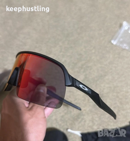 Чисто нови мъжки слънчеви спортни очила Oakley Sutro с 2 Плаки, снимка 5 - Слънчеви и диоптрични очила - 53930967
