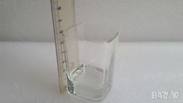 Малка квадратна стъклена чашчица