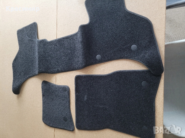 Стелки Land Rover Defender 2024г.Чисто НОВИ Мокетени Оригинални , снимка 3 - Аксесоари и консумативи - 53146763