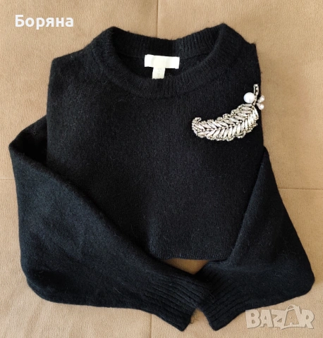 H&M нов черен пуловер с брошка, снимка 2 - Блузи с дълъг ръкав и пуловери - 40567352