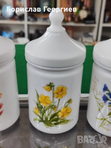 Буркани три броя france arcopal, снимка 3 - Аксесоари за кухня - 51972841