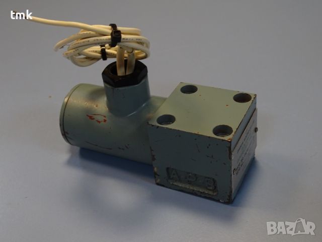 Хидравличен разпределител Daikin DSOM4-2G01-2B- solenoid valve 100V, снимка 2 - Резервни части за машини - 45728189