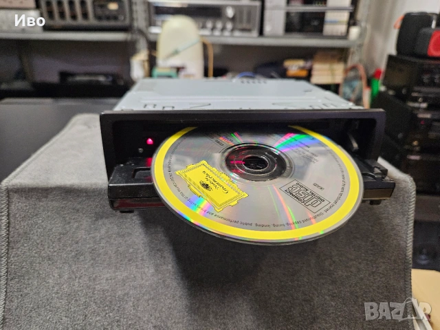 Авто радио JVC KD-R921BT  В отлично техническо и визуално състояние., снимка 3 - Аксесоари и консумативи - 53491829